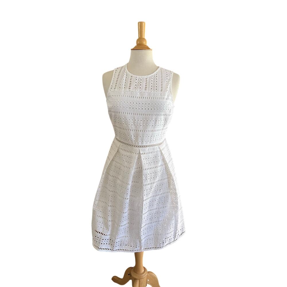 NWT $208 Vineyard Vines White Eyelet Fit and Flare Dress White Cap Cotton Sz 4